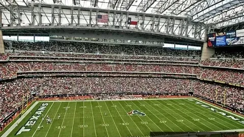 “震撼对决！泰森巅峰战惨烈至极，对手惊慌弃赛逃离现场”